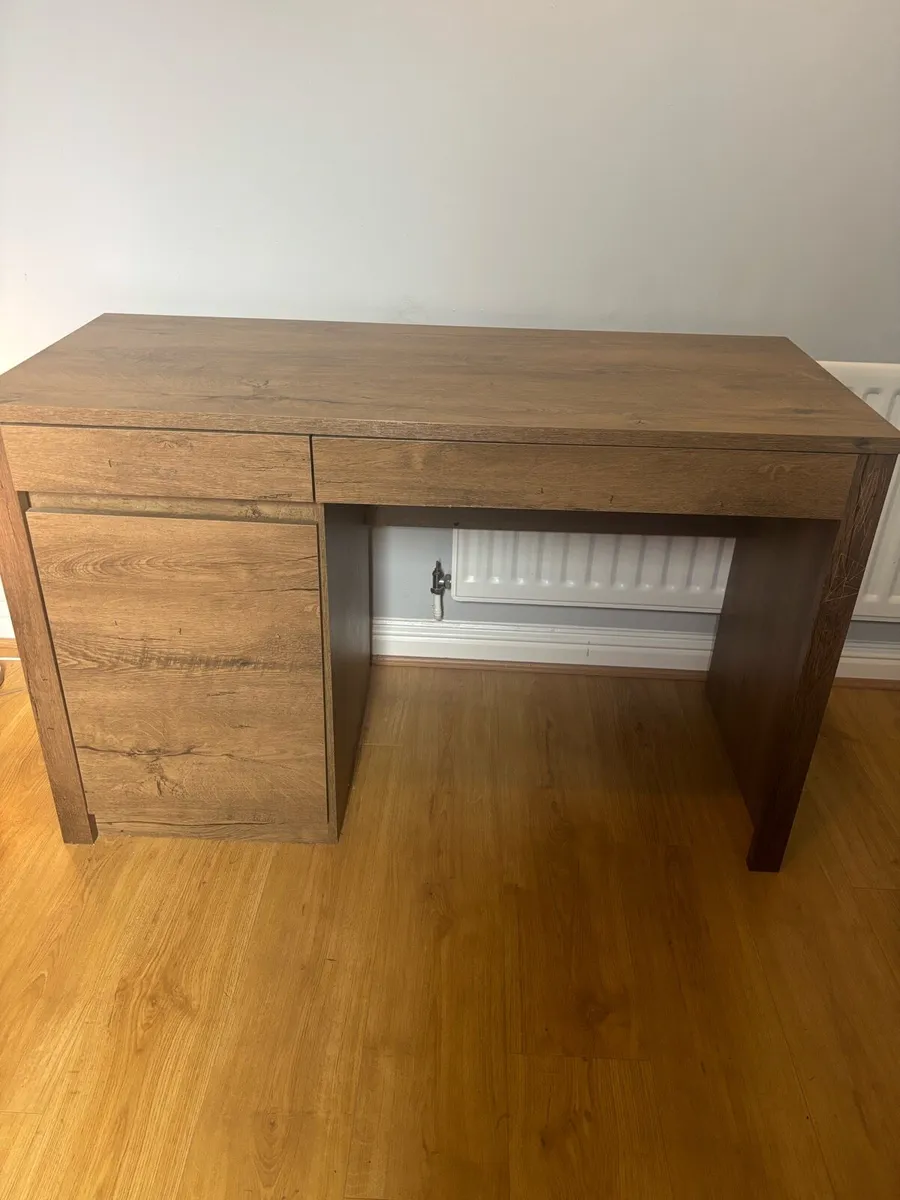 Office desk - Image 1