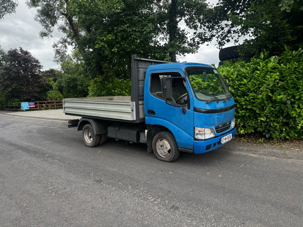 2007 Toyota dyna - Image 1