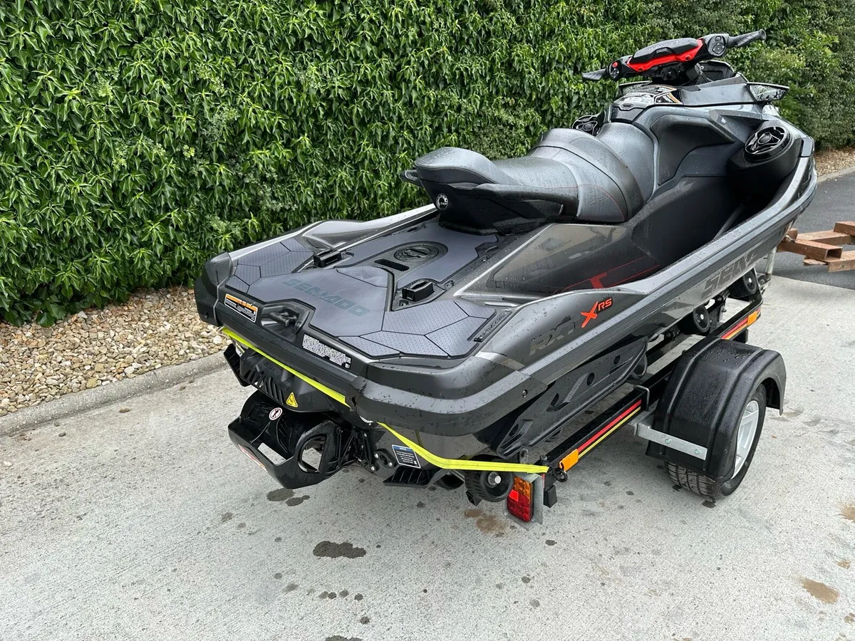 2023 Seadoo RXTX 300 only 35hrs from New - Image 4