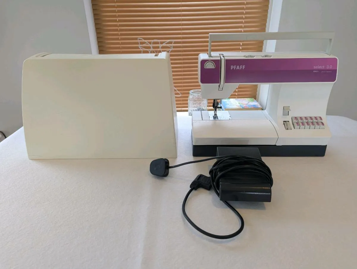 Pfaff Select SEWING MACHINE 3.0 IDT - Image 1