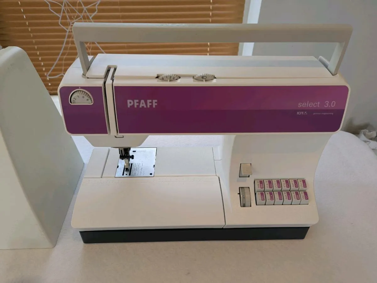 Pfaff Select SEWING MACHINE 3.0 IDT - Image 2