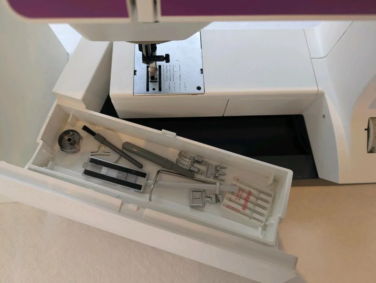 Pfaff Select SEWING MACHINE 3.0 IDT - Image 4