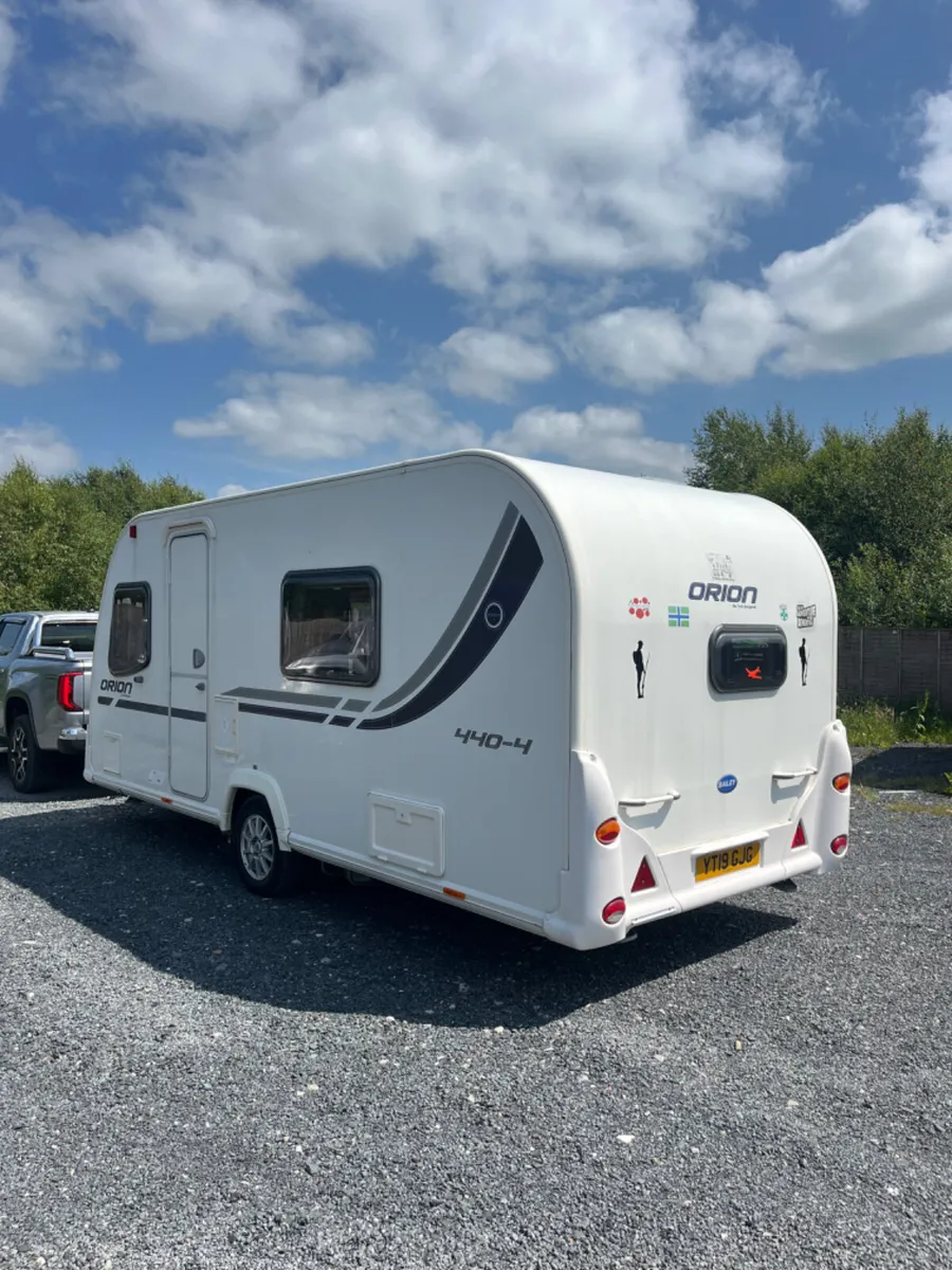 Bailey Orion 4 Berth Fix Bed Lightweight Caravan - Image 4