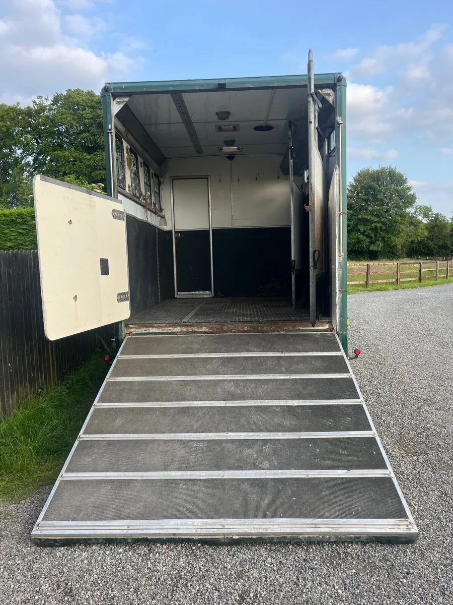 2005 11T Iveco Horse Lorry - Image 4