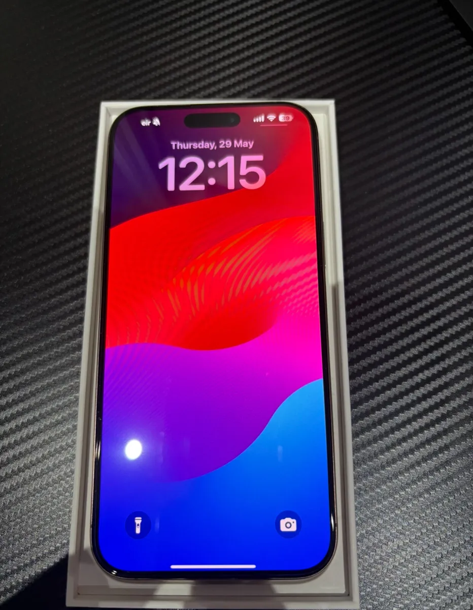 iPhone 16 pro max GOLD - Image 2