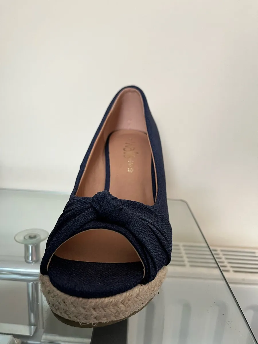Never used Navy wedges - Image 3