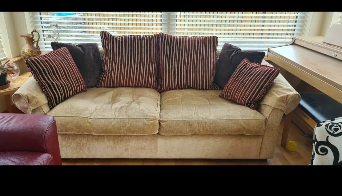 Couches - Image 2