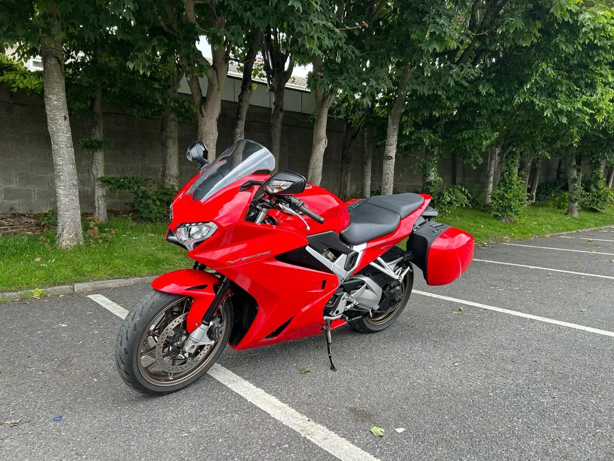 Vfr 800 2015 - Image 1