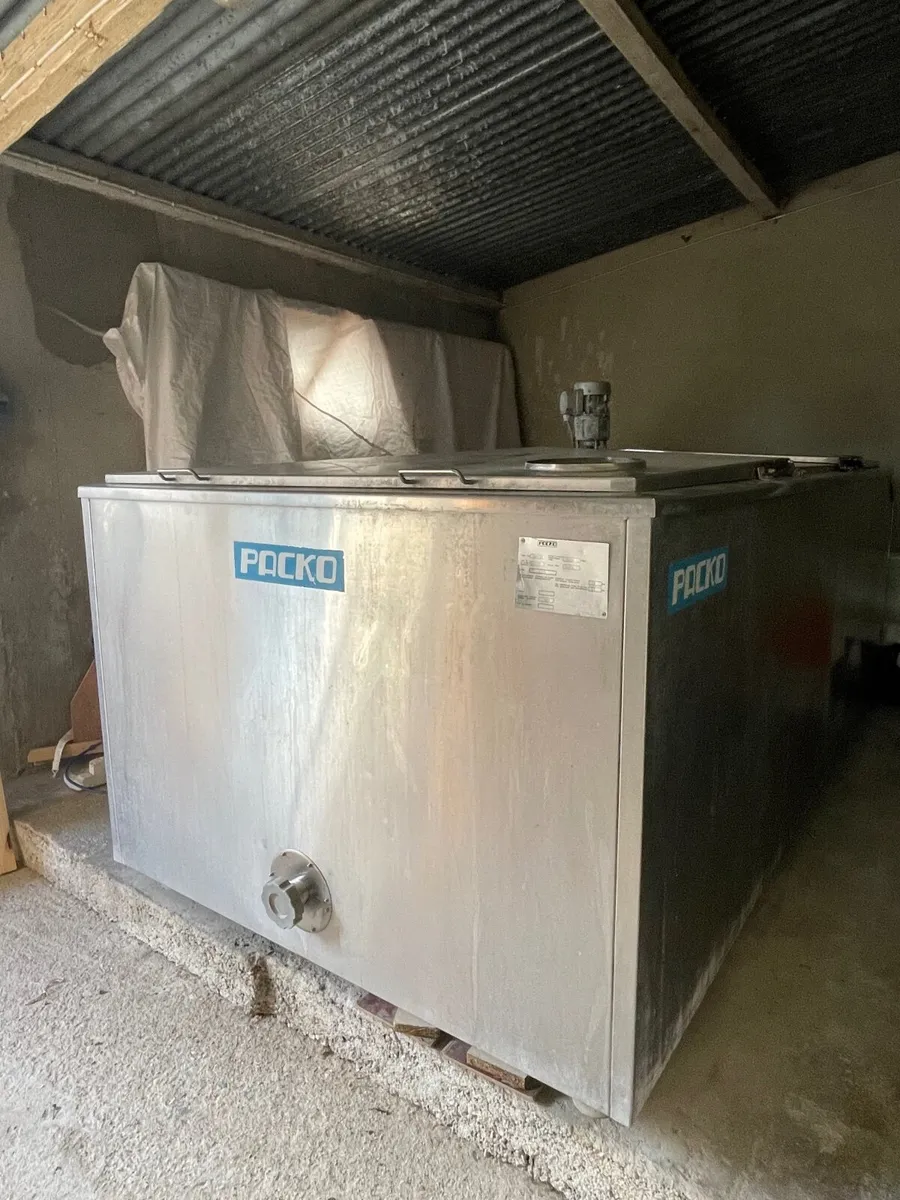 Farm Bulk Tank and Water Throughs - Image 1