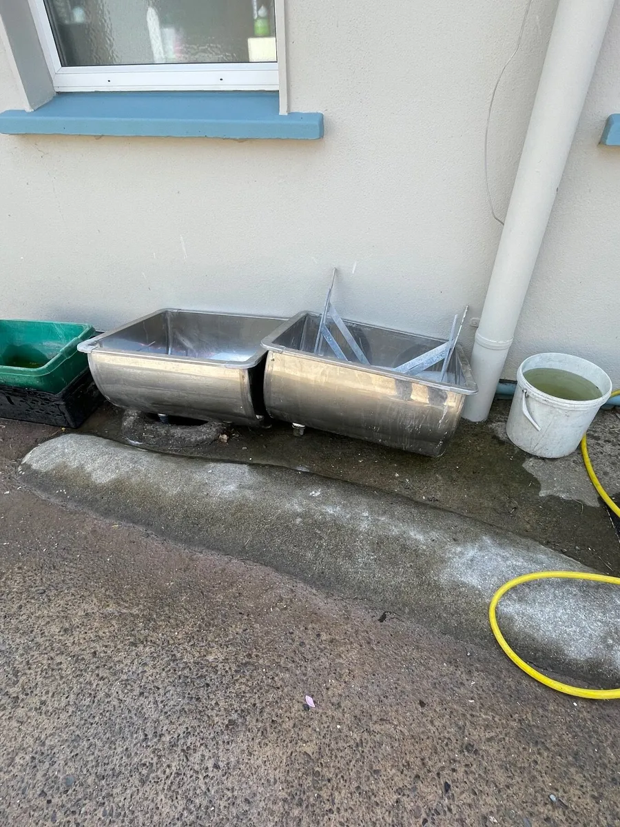 Farm Bulk Tank and Water Throughs - Image 3
