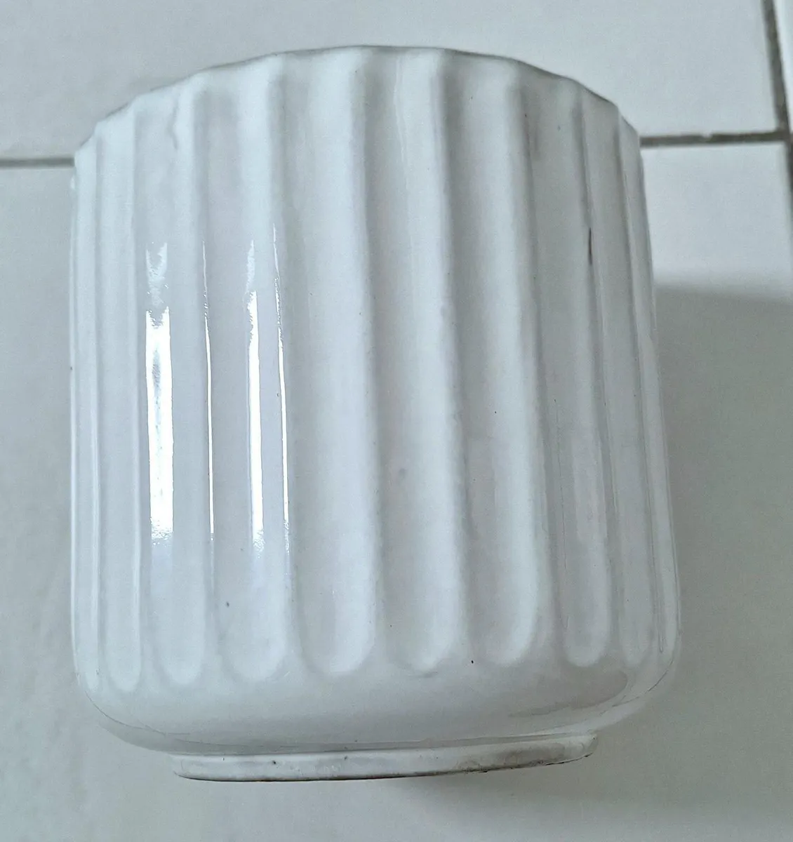 New White Ceramic Planter small indoor outdoor use - Image 1