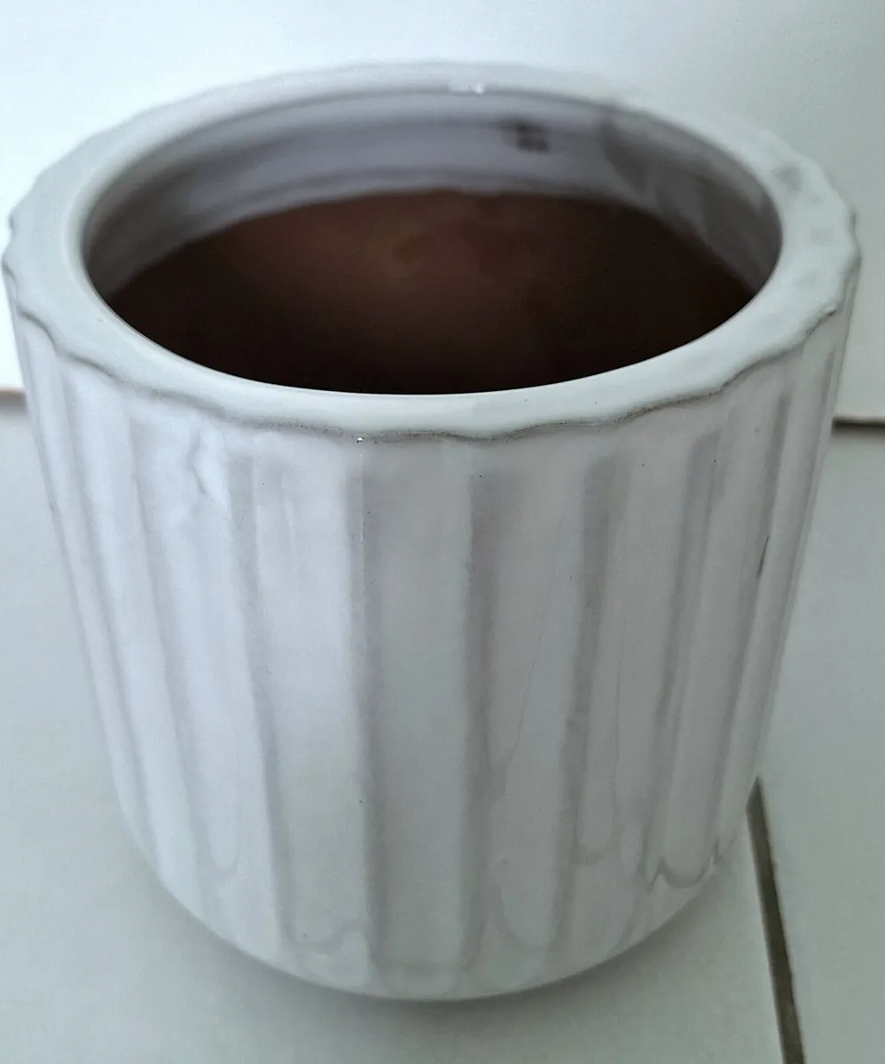 New White Ceramic Planter small indoor outdoor use - Image 2