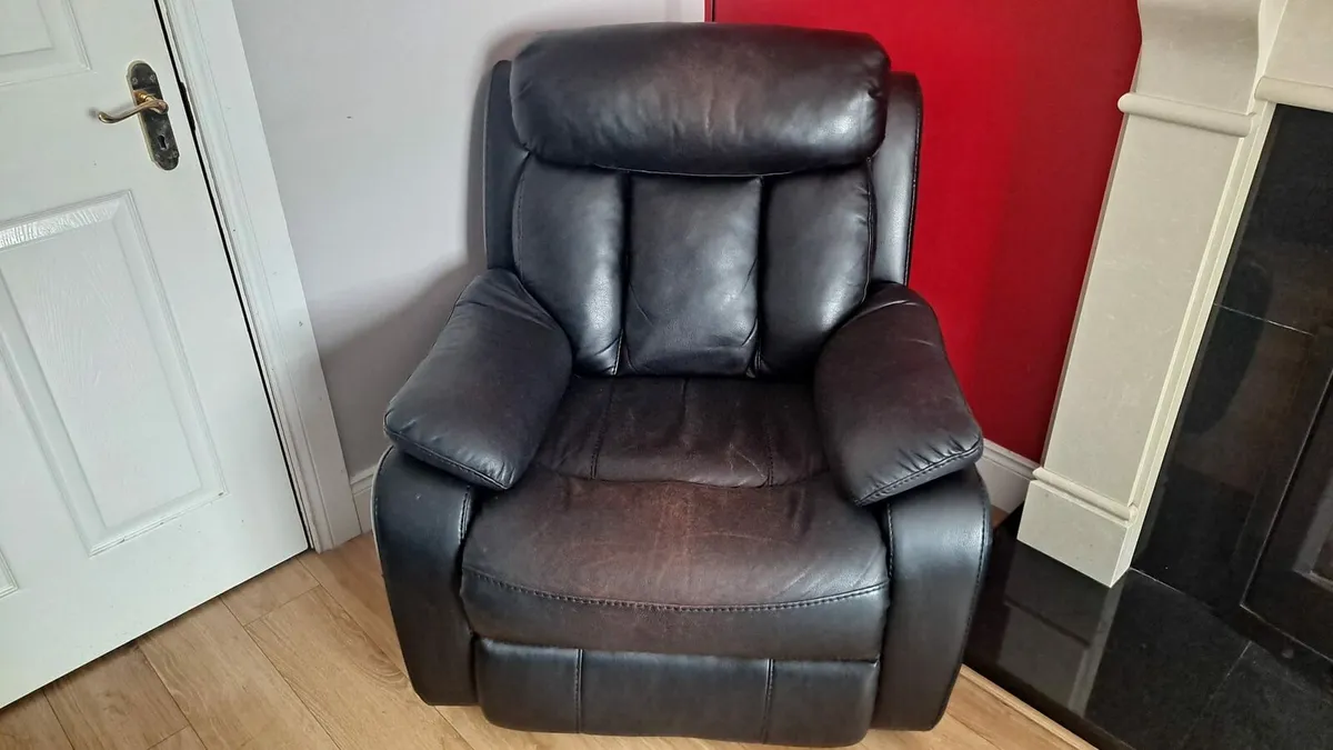 Black recliner couch and chairs - Image 2
