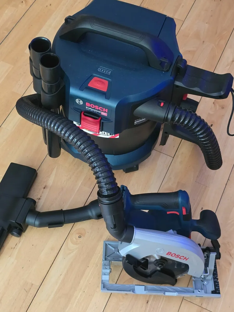 Bosch Skillsaw + Extractor - Image 1