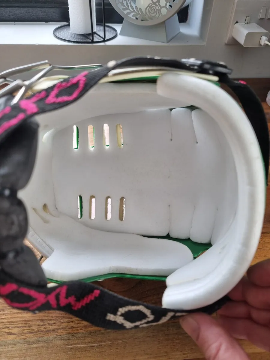 Hurling helmet - Image 3