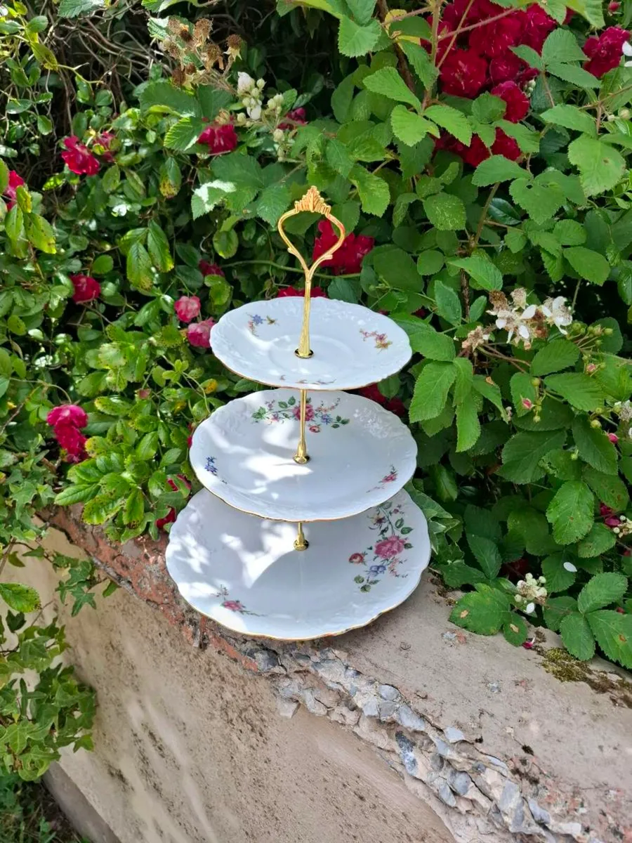 China 3 tiers cake stand - Image 1