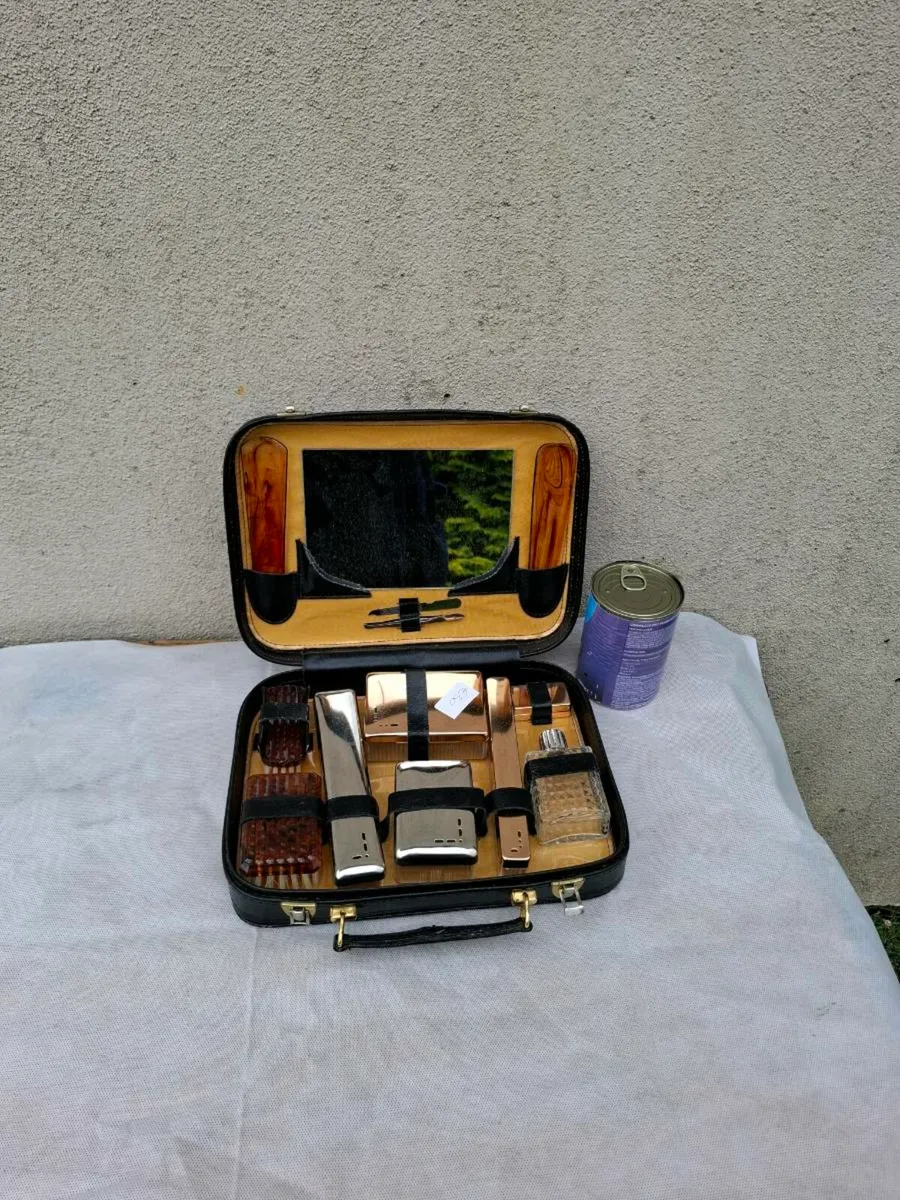 Vintage travel case possible to post