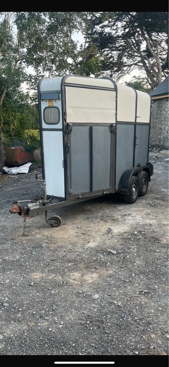 horse box - Image 1