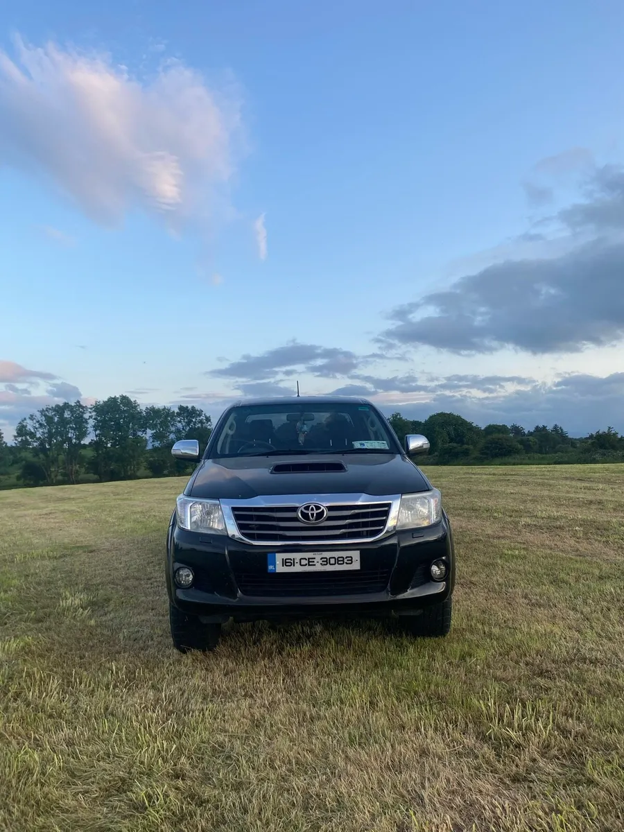 2016 Toyota Hilux - Image 2