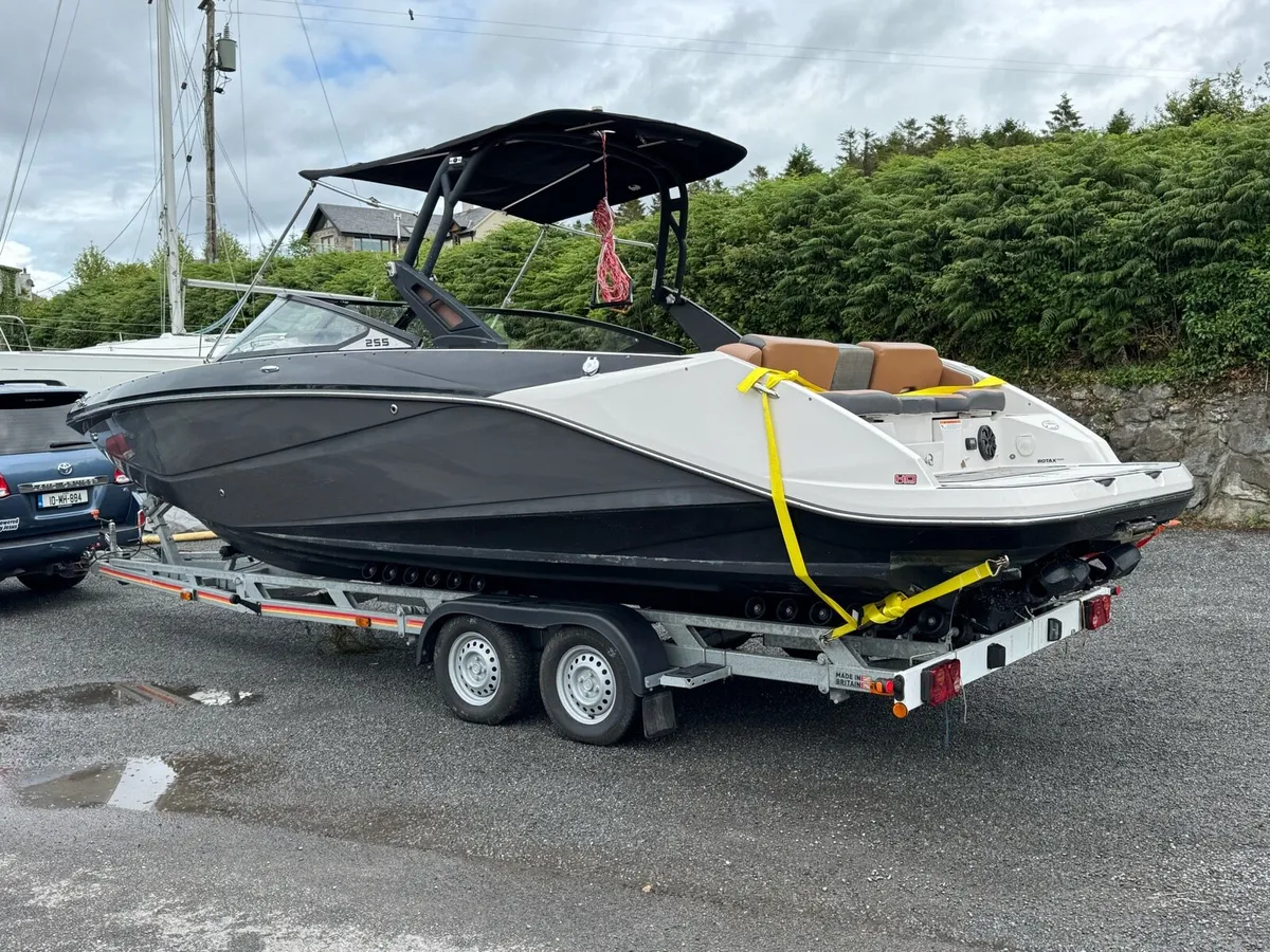 SCARAB JET BOAT 255 PLATINUM - Image 2