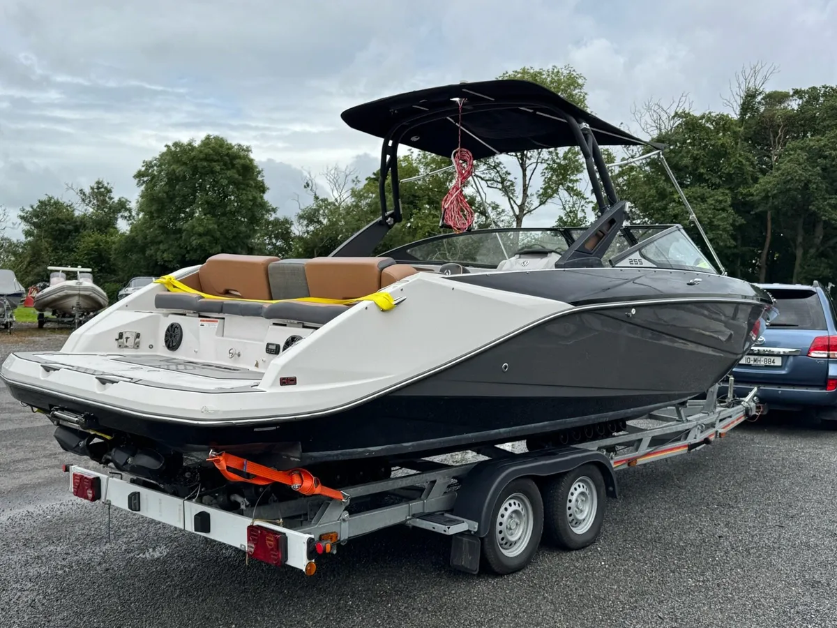 SCARAB JET BOAT 255 PLATINUM - Image 3