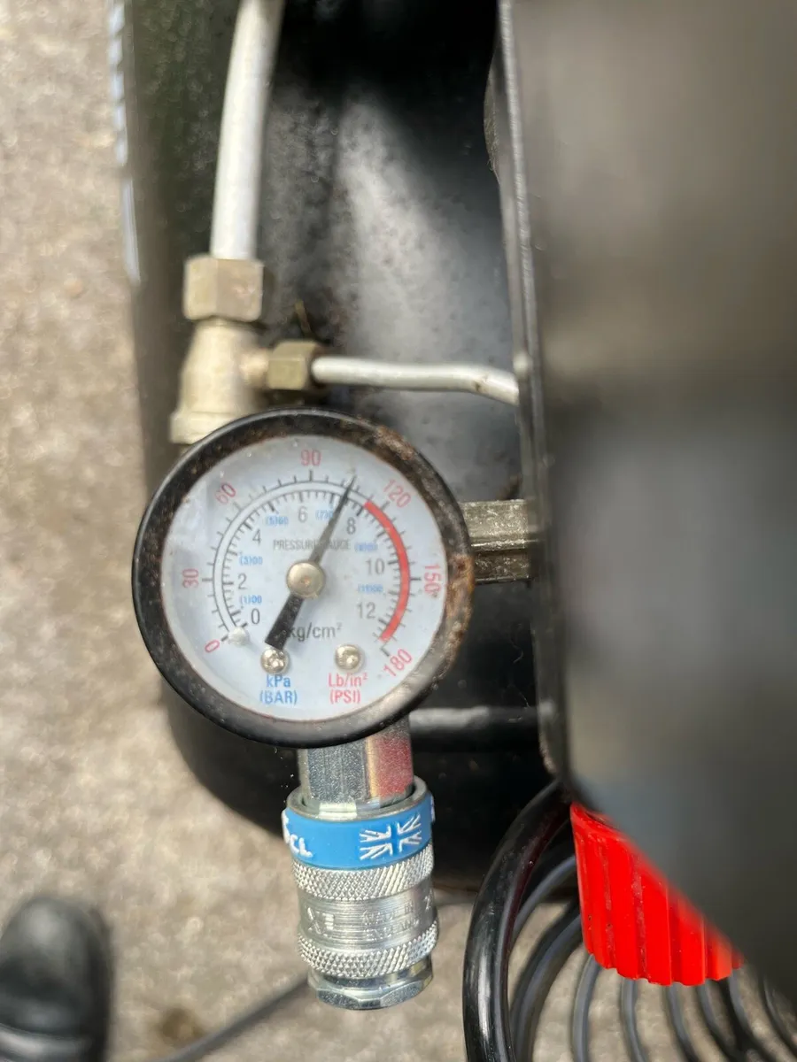 PROFESSIONAL AIR COMPRESSOR 2 HP 8 BAR 50 LITRE T - Image 3