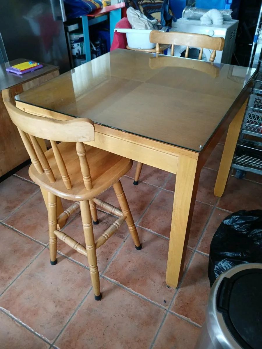 Solid oak breakfast table - Image 2