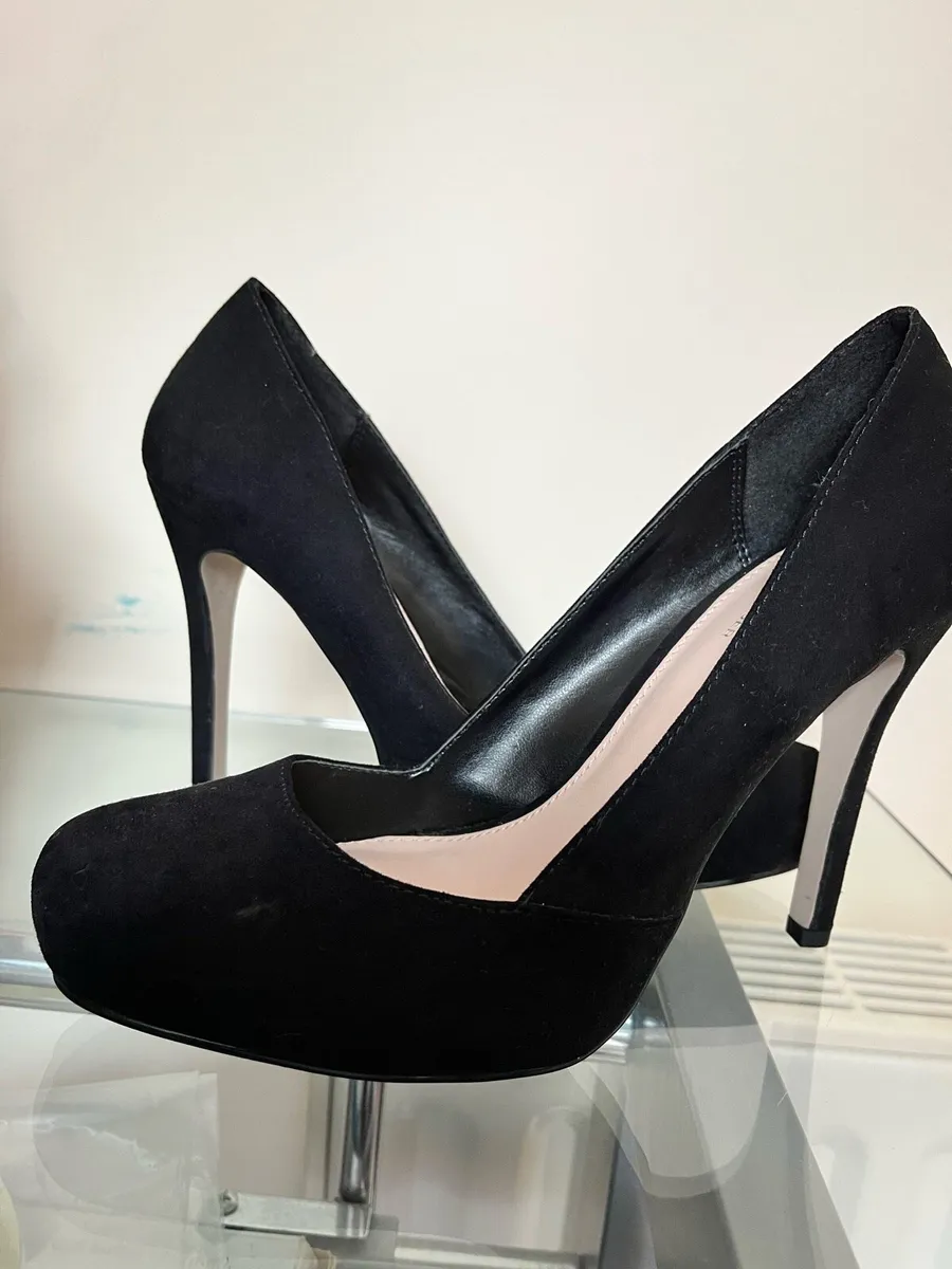Unworn Carvela black high heels - Image 3