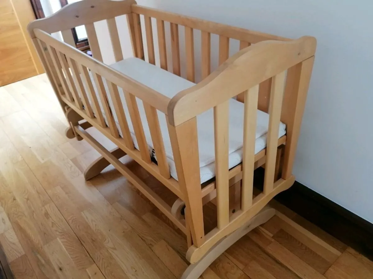 Glider Crib - Image 1