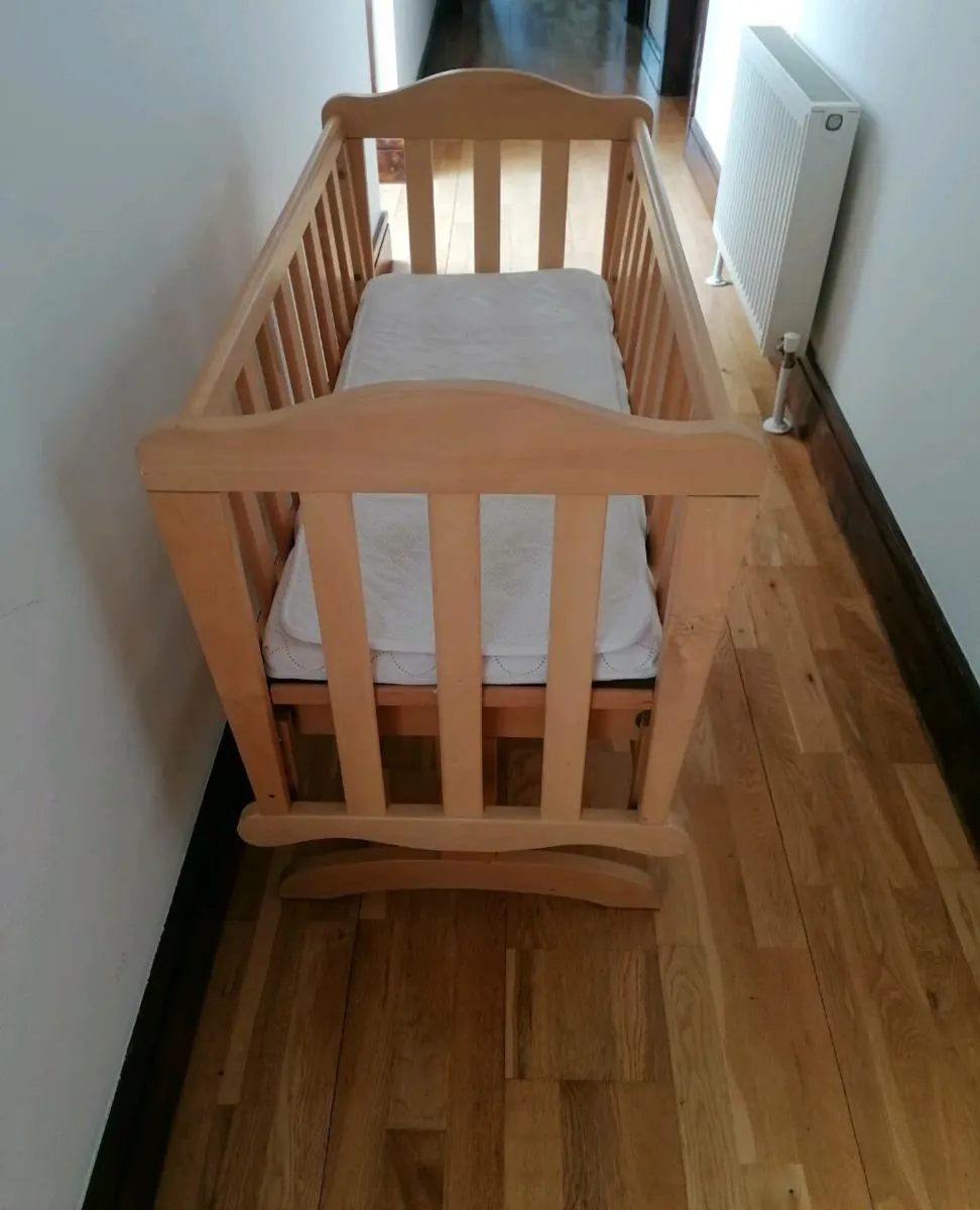 Glider Crib - Image 2