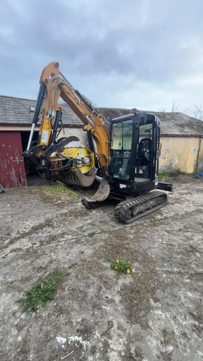Mini digger hire - Image 1