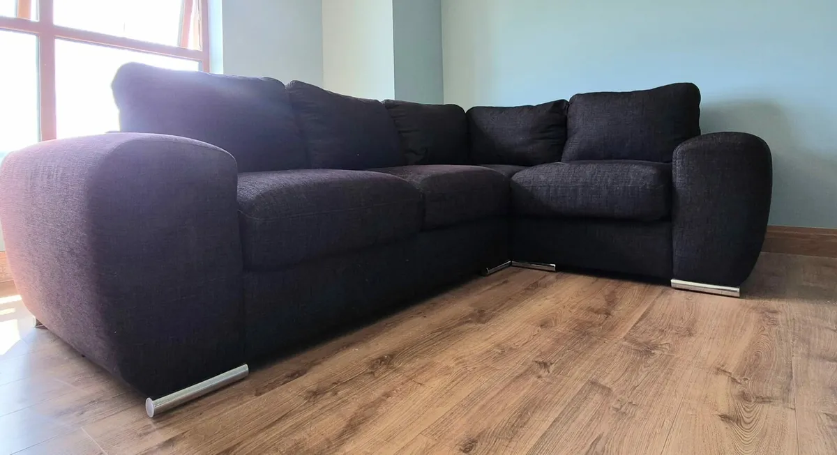 Corner sofa and coffee table with stools - Image 3