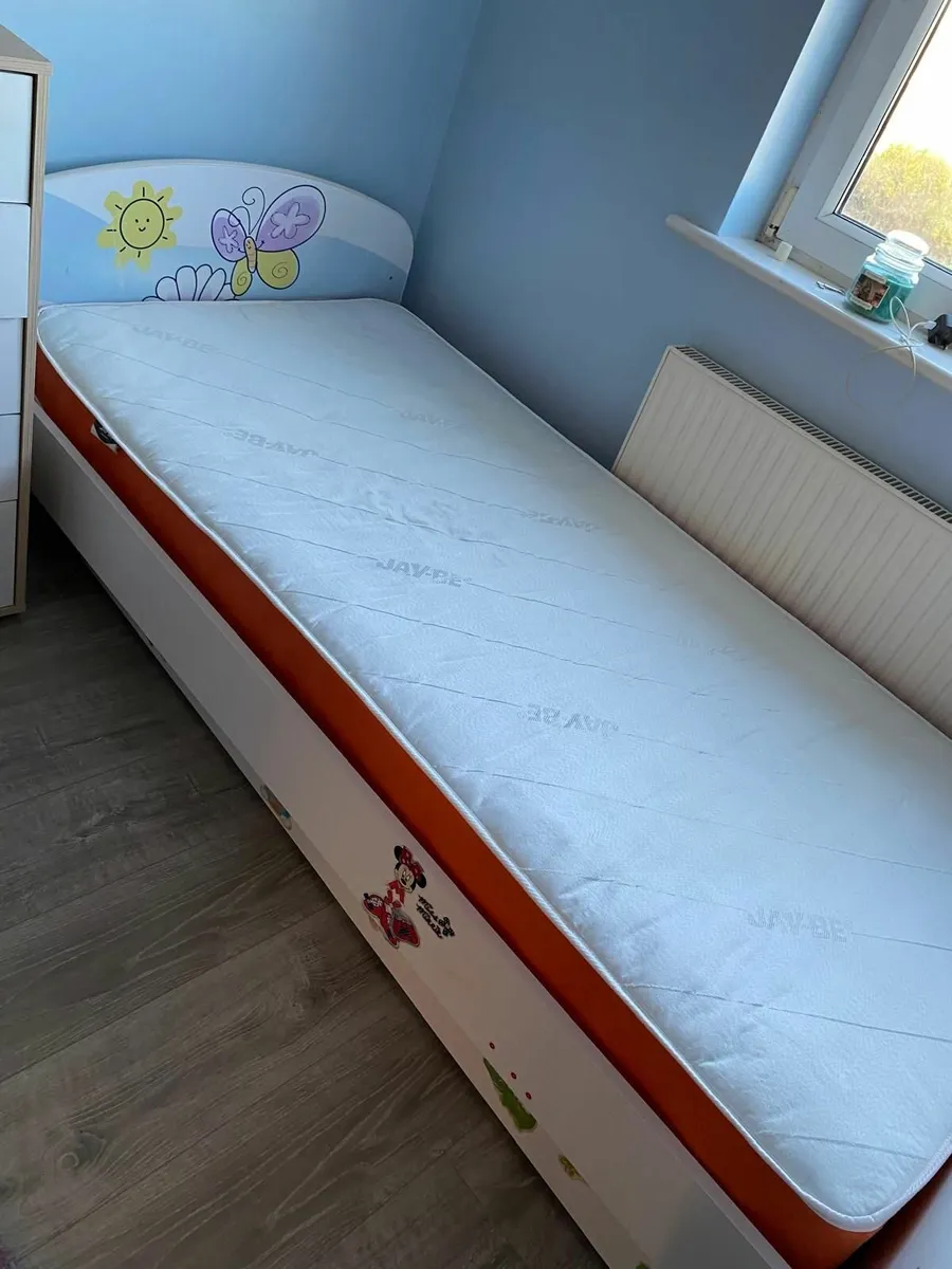 Single bed - Image 1
