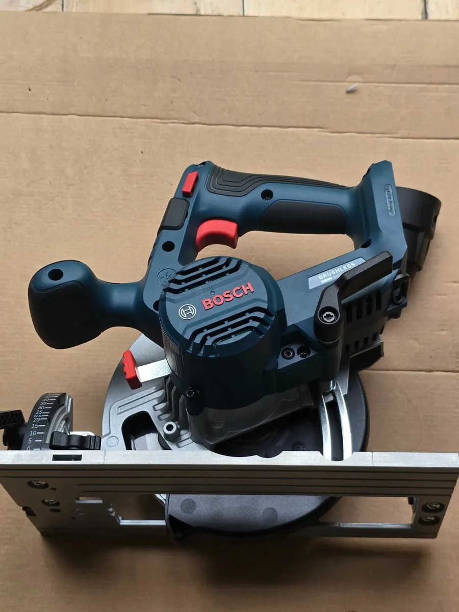 Bosch Skillsaw + Extractor - Image 4