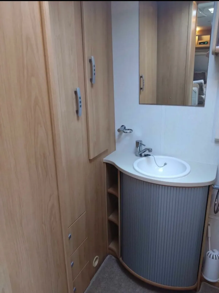 Caravan - Image 1