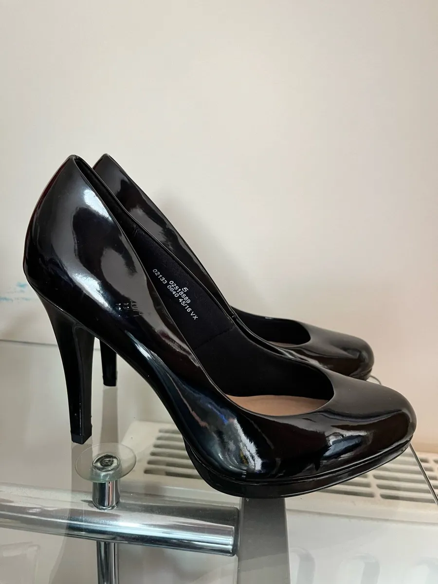 Never used Black patent high heels - Image 2