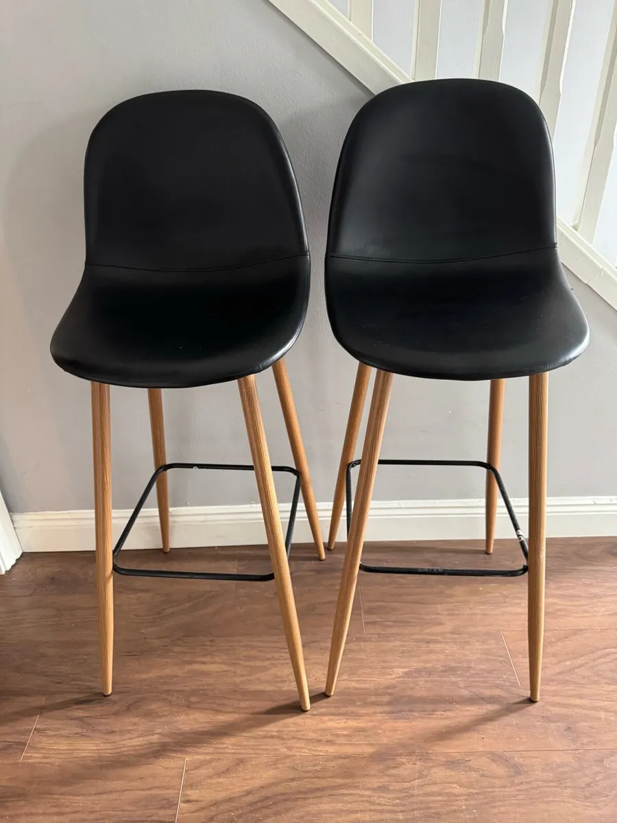 Bar Table and Chairs - Image 4