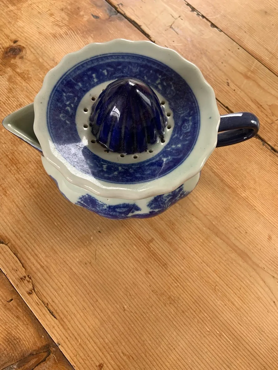 Antique juicer correct markings NO DAMAGE - Image 1