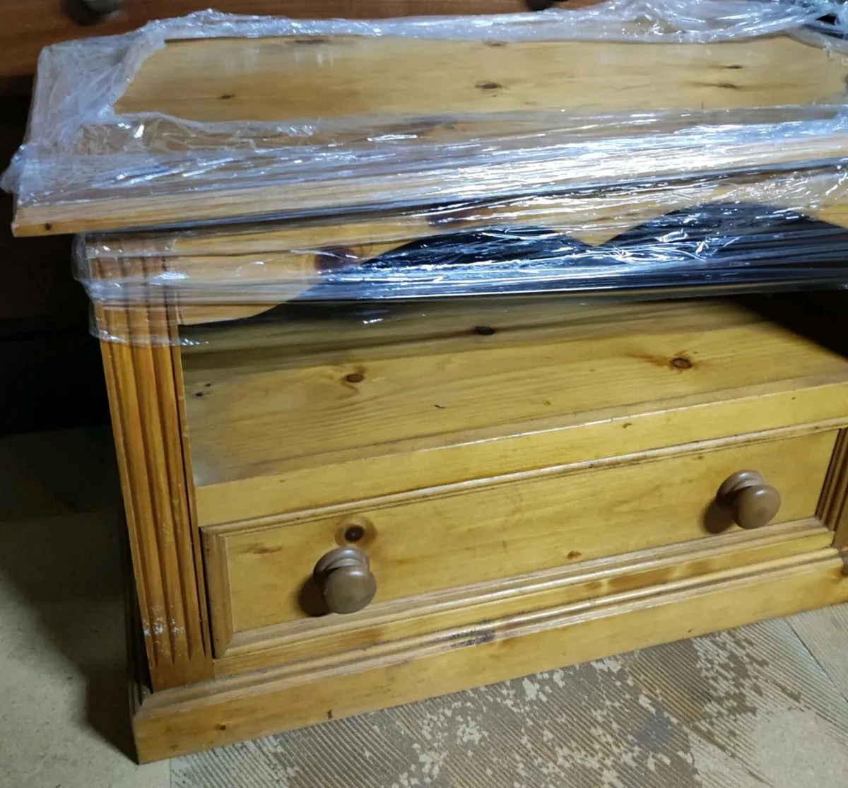 Pine TV unit - Image 1