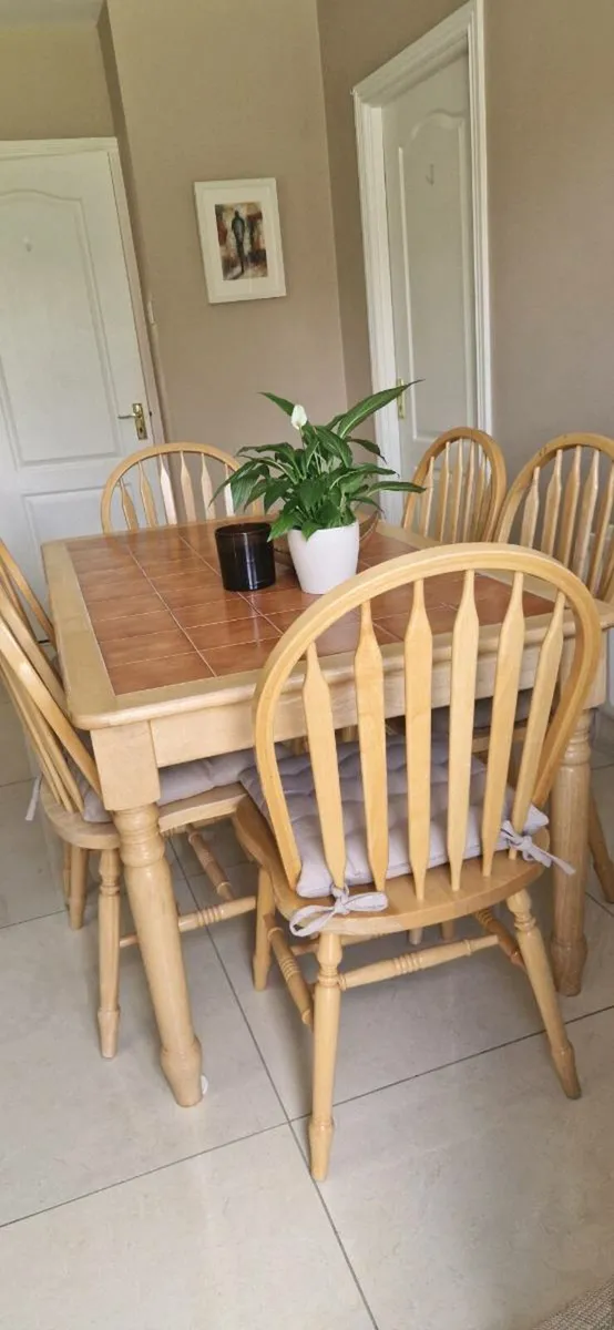Kitchen table - Image 1