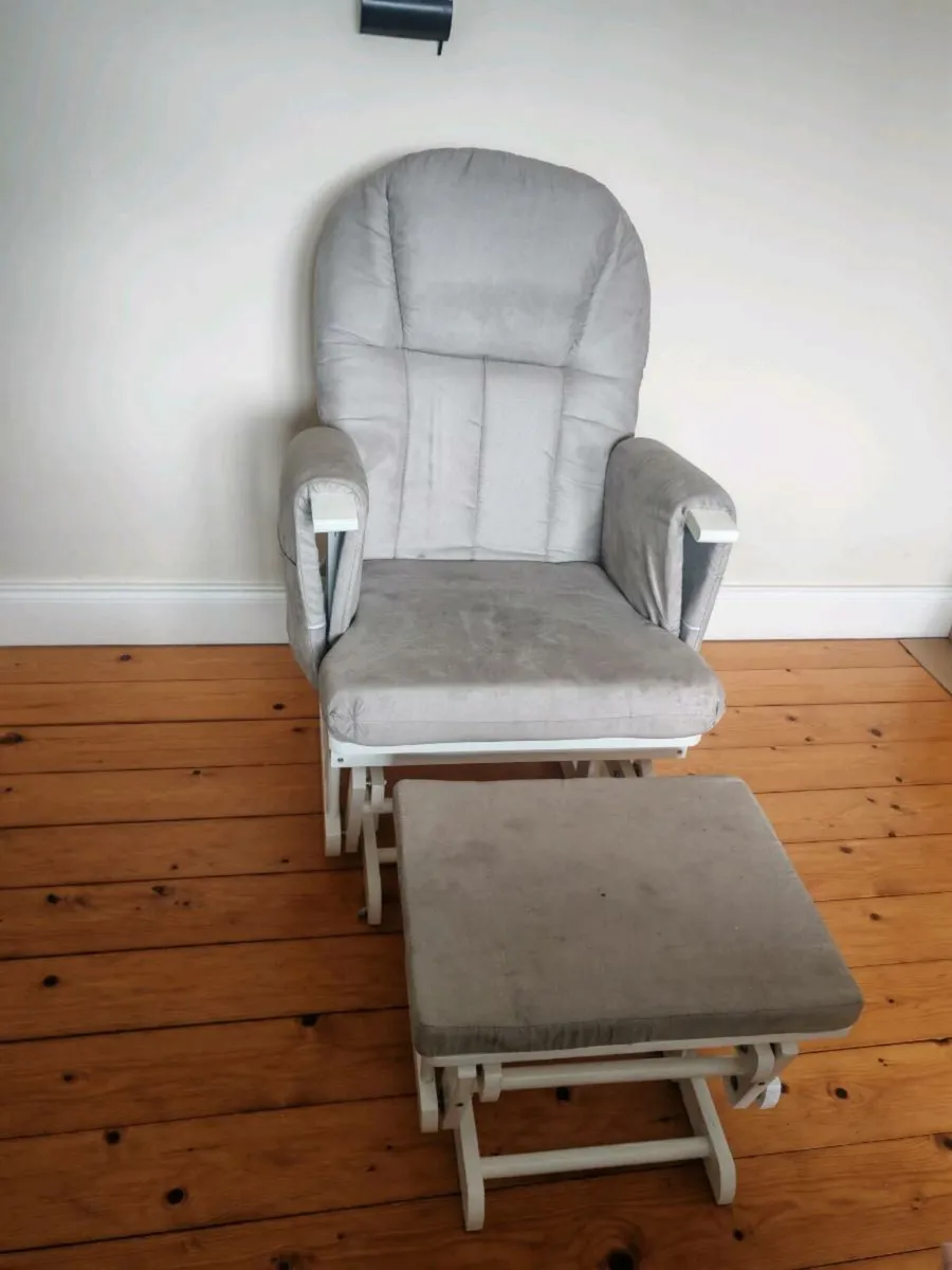 Nursery chair/glider - Image 4