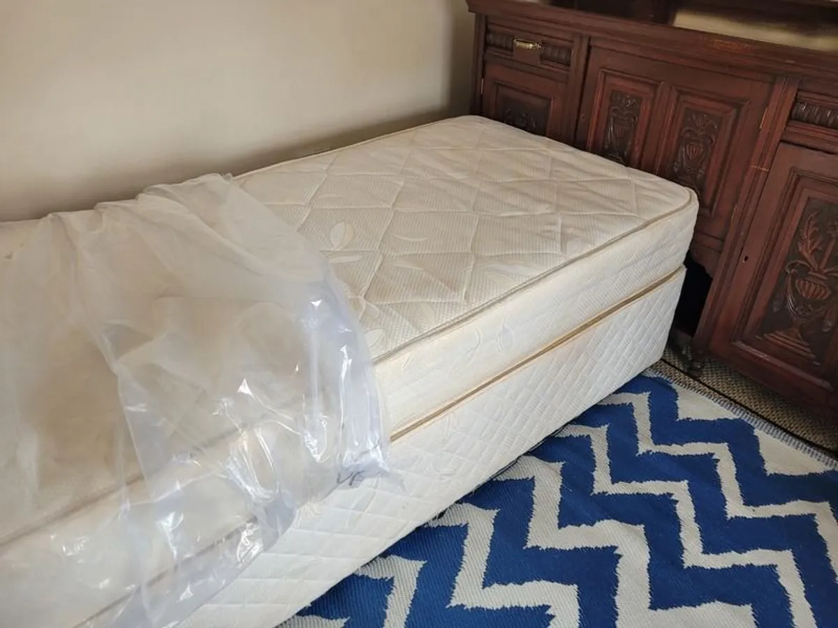 Single mattress + base - Image 1