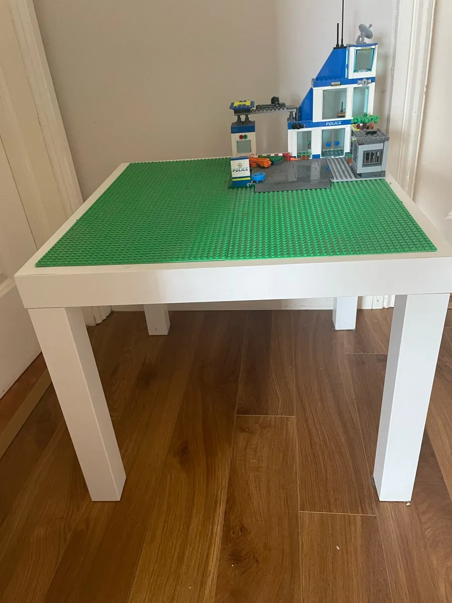 Lego table
