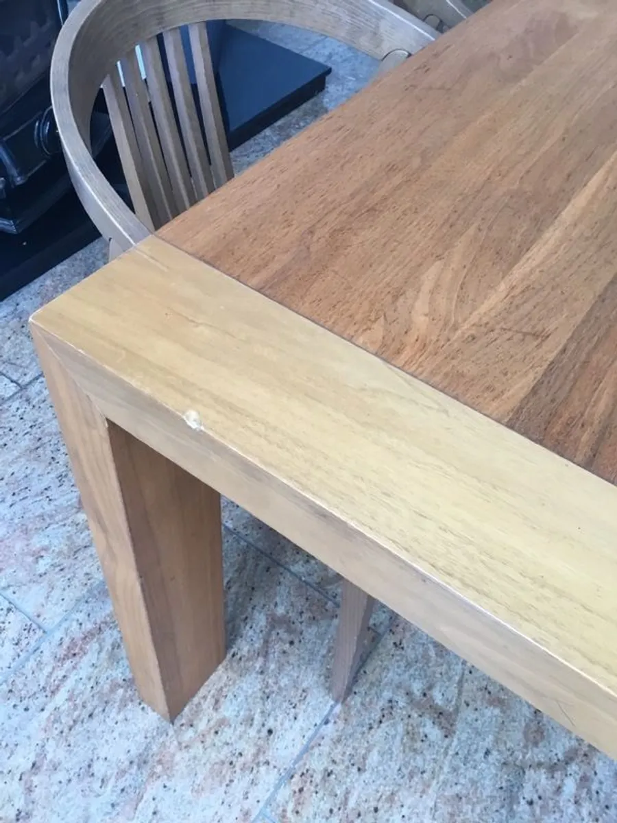 Table and chairs - Image 3