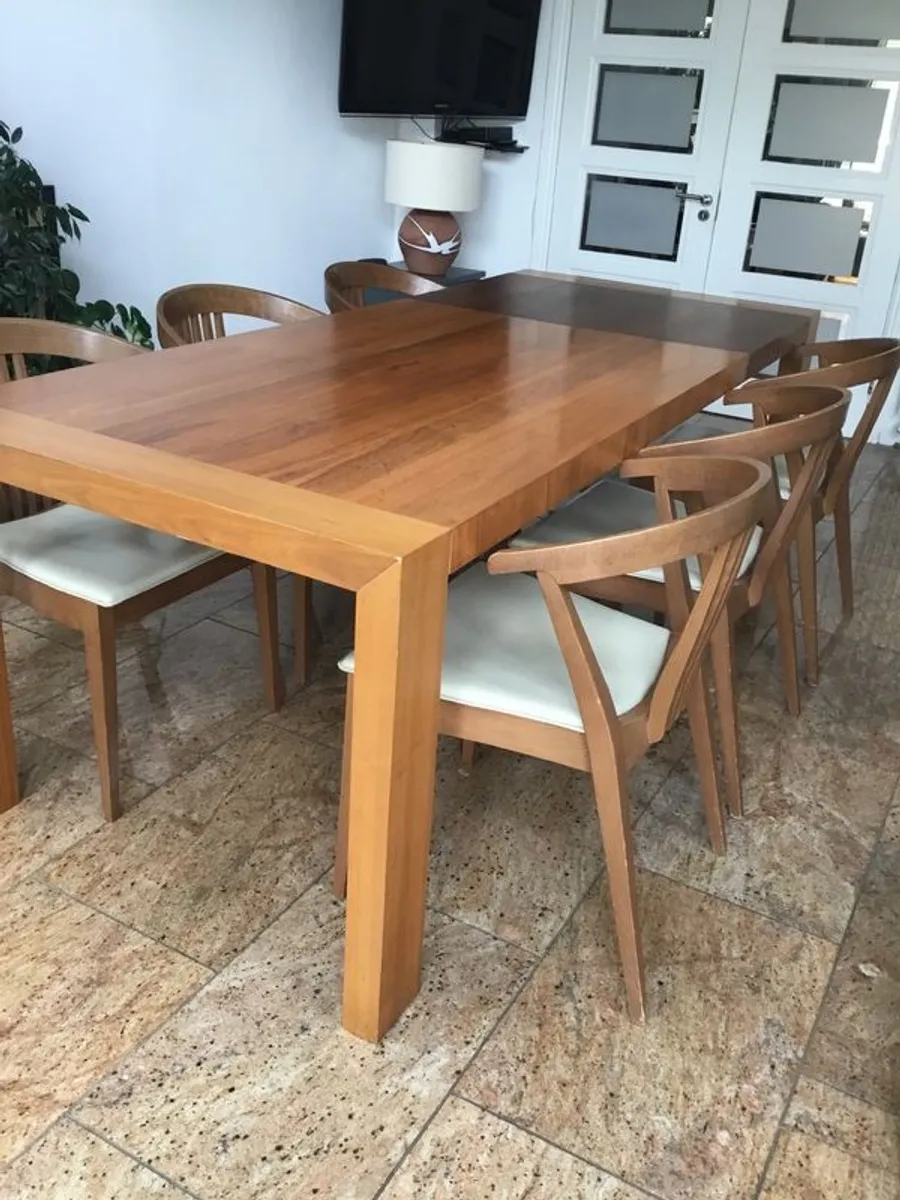 Table and chairs - Image 4