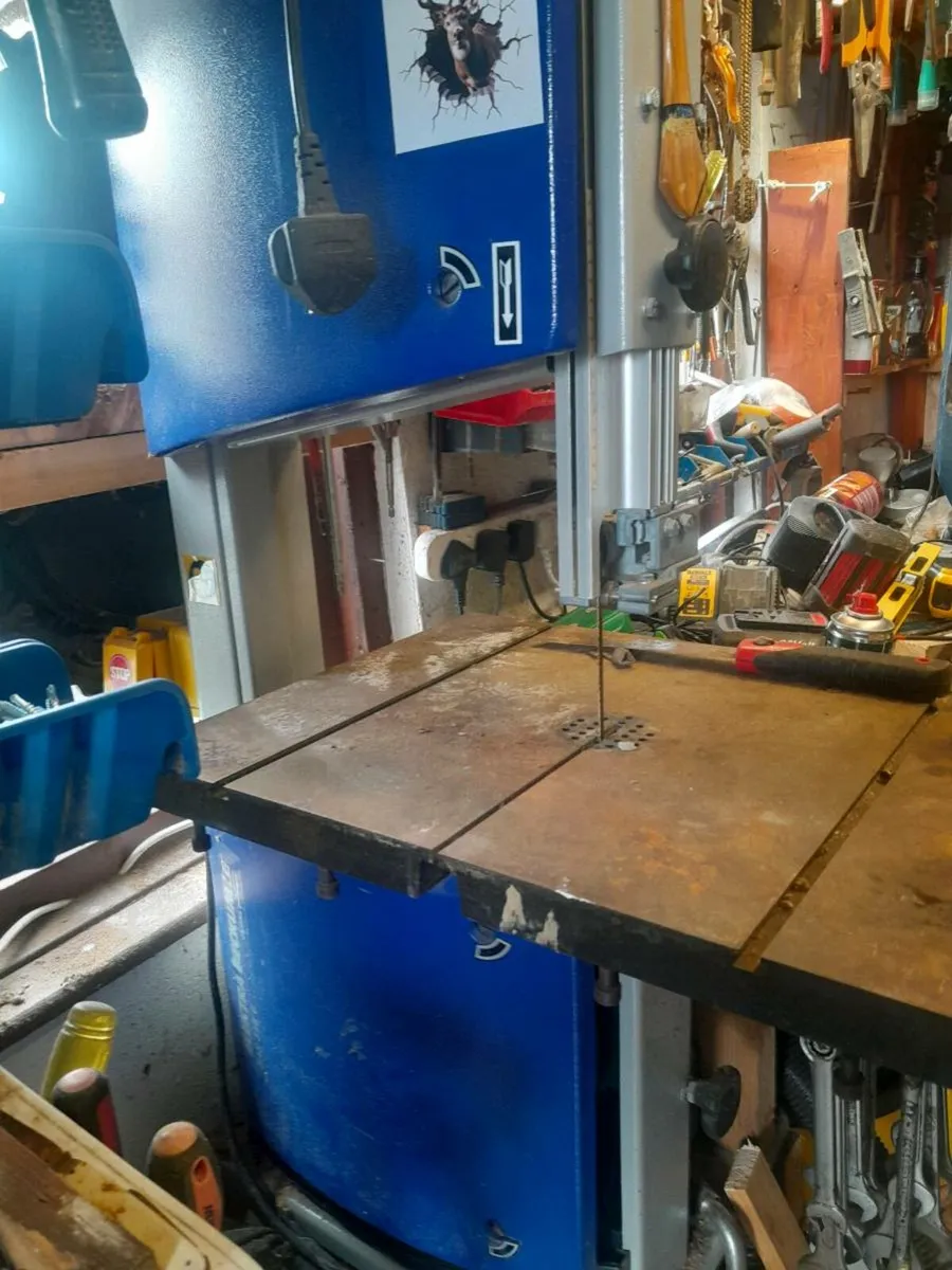 Bandsaw and dust hoover - Image 2