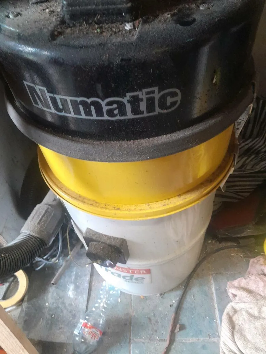 Bandsaw and dust hoover - Image 3