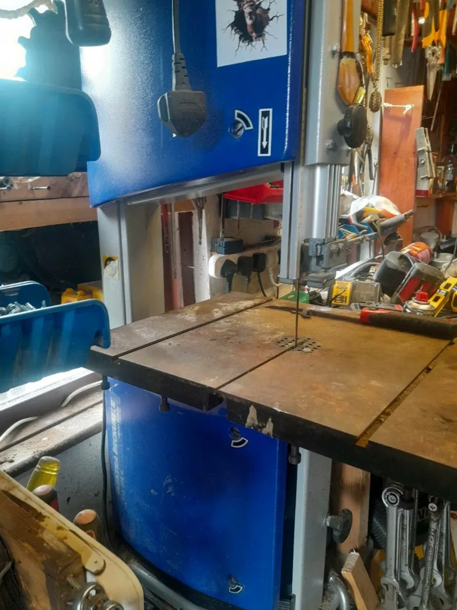 Bandsaw and dust hoover - Image 4