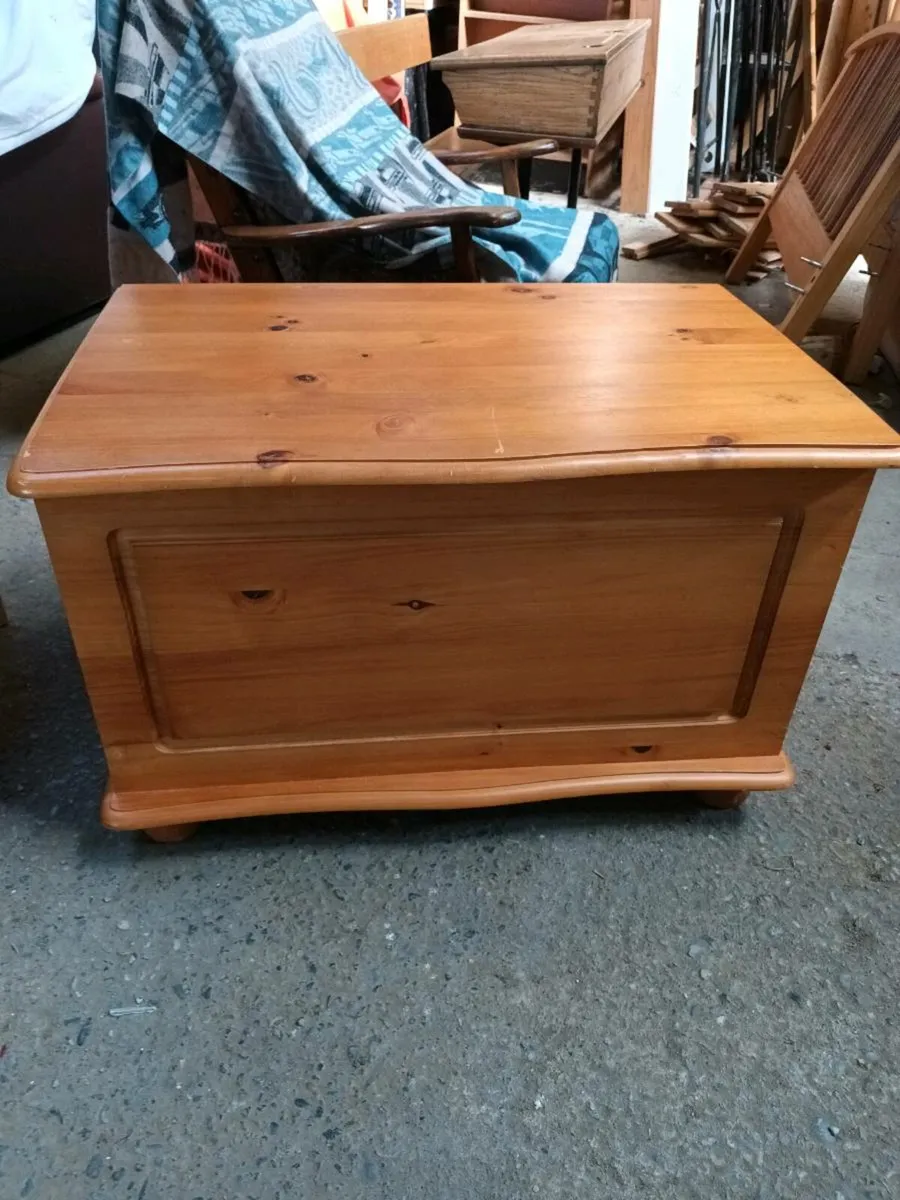 Pine Blanket Box - Image 3
