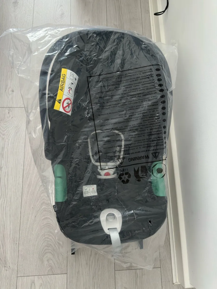 Cybex Aton B2 i-Size infant car seat with base - Image 1